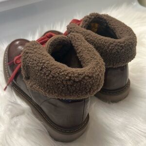 Ladies CATERPILLAR walking machine, hub fur-lined, lace-up ankle boots.